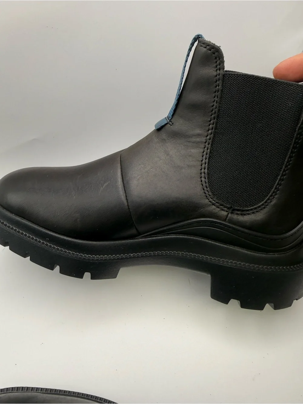 Olukai woman’s Hehi black pullon Chelsea style boot - Picture 5 of 8